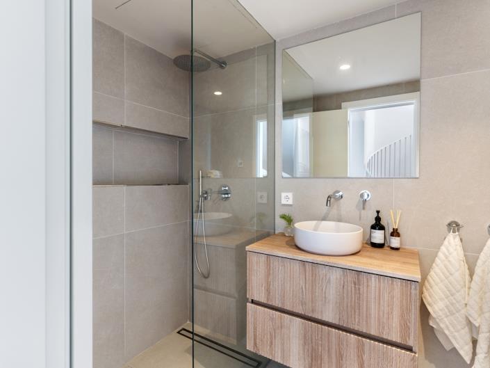 Image No.27-4 Bed Townhouse for sale