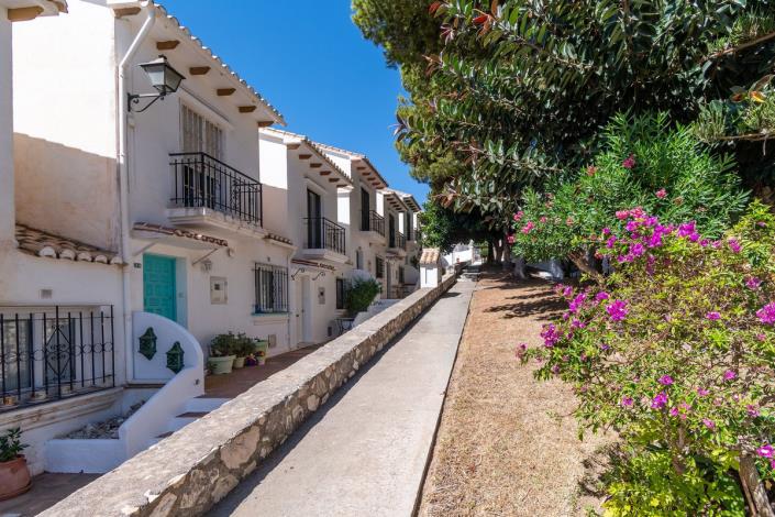 Image No.7-2 Bed Townhouse for sale