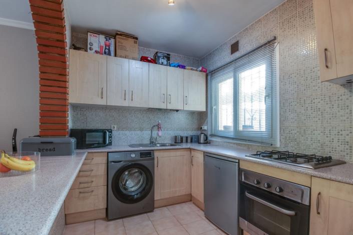 Image No.9-2 Bed Townhouse for sale