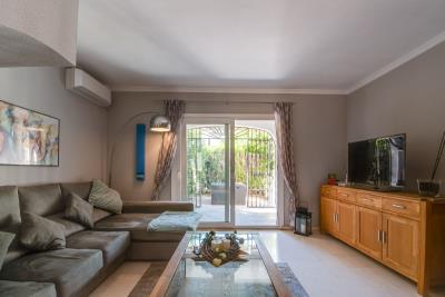 11-20939a0134ad724a8cb2a801094d15a4