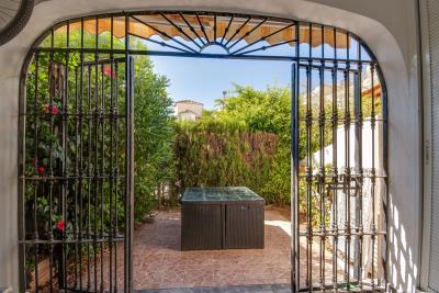 12-53013098fcab6c38b1379cd33298e050