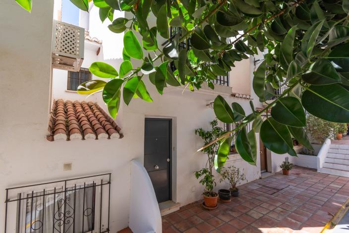 Image No.26-2 Bed Townhouse for sale