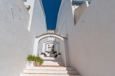 27-f6e8bc237ba13ac4c268badec6354f3d