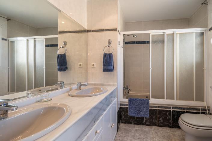 Image No.18-3 Bed Townhouse for sale