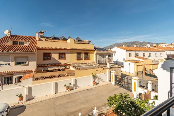 Image No.22-3 Bed Townhouse for sale