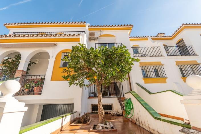 Image No.31-3 Bed Townhouse for sale