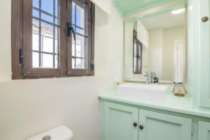 Image No.12-2 Bed Townhouse for sale