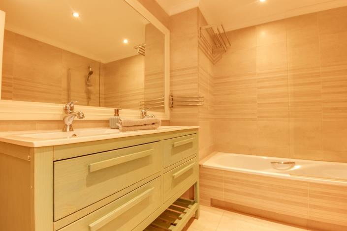 Image No.19-4 Bed Apartment for sale