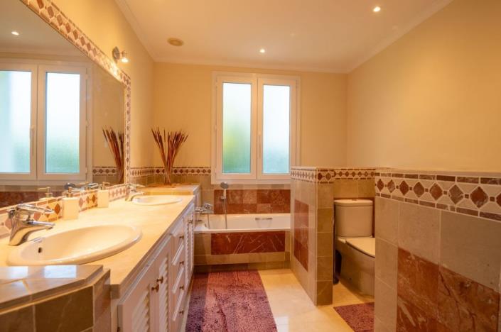 Image No.23-5 Bed Villa for sale