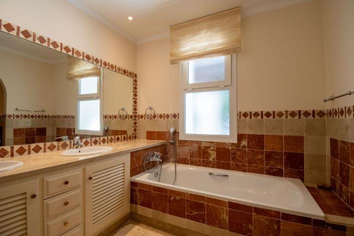 Image No.25-5 Bed Villa for sale