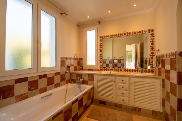 Image No.27-5 Bed Villa for sale