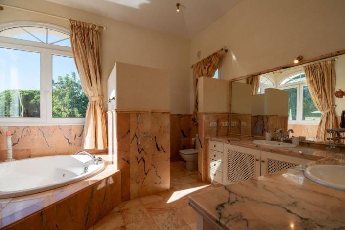 Image No.32-5 Bed Villa for sale