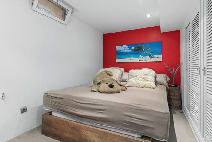 Image No.13-3 Bed Townhouse for sale