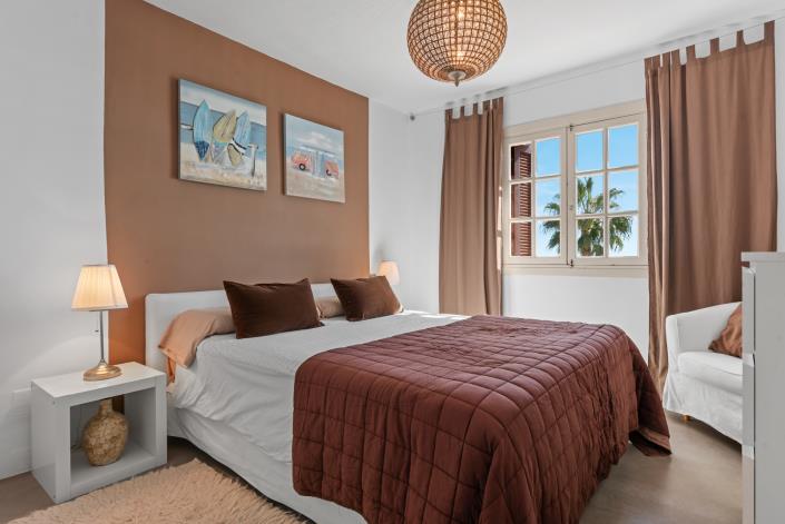 Image No.14-3 Bed Townhouse for sale