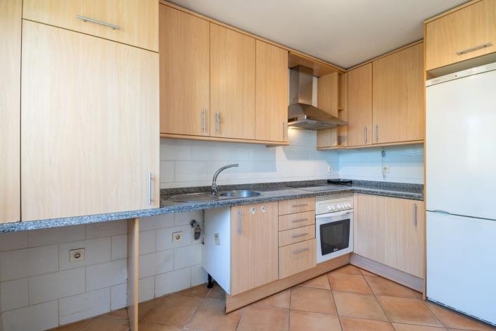 Image No.8-2 Bed Townhouse for sale