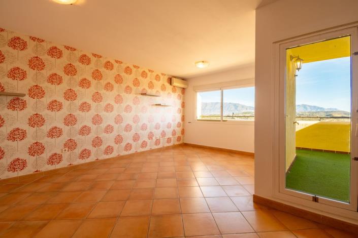 Image No.11-2 Bed Townhouse for sale