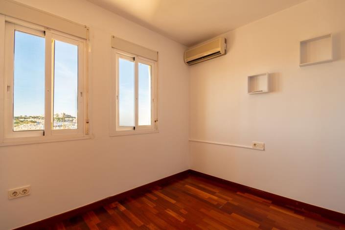 Image No.20-2 Bed Townhouse for sale