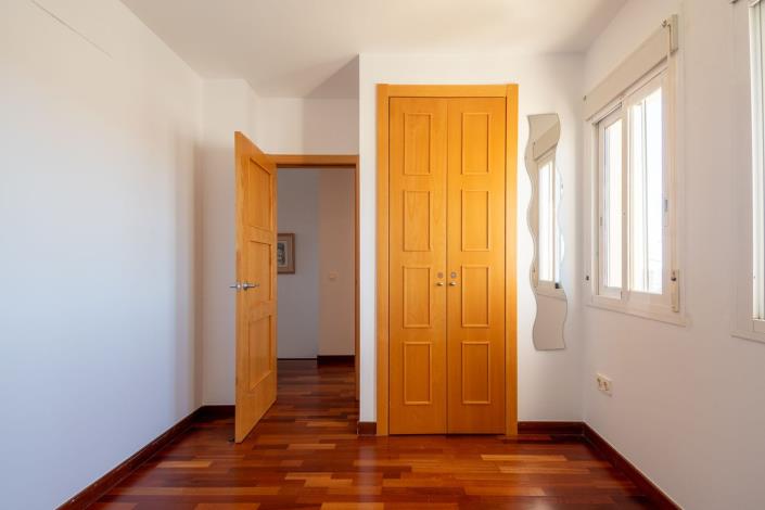 Image No.22-2 Bed Townhouse for sale