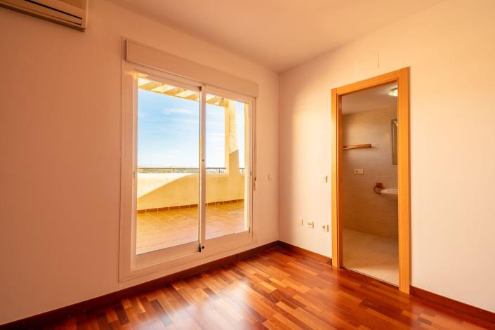 Image No.23-2 Bed Townhouse for sale