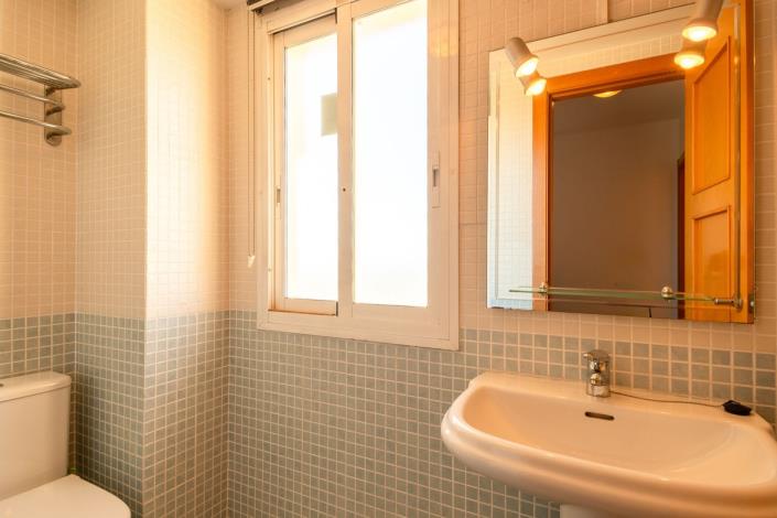 Image No.25-2 Bed Townhouse for sale