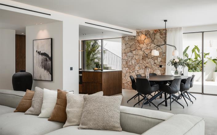 Image No.35-6 Bed Villa / Detached for sale