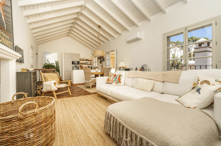 Image No.6-2 Bed Semi-Detached for sale