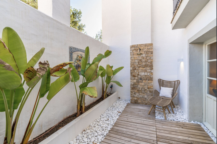 Image No.12-2 Bed Semi-Detached for sale