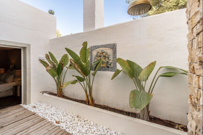 Image No.13-2 Bed Semi-Detached for sale