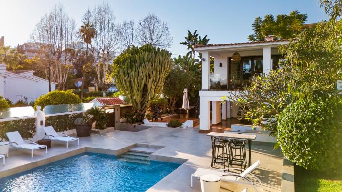 Image No.2-6 Bed Villa for sale