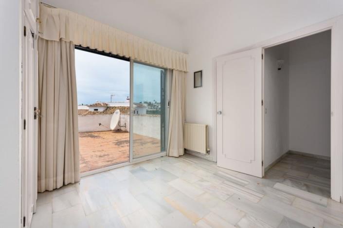 Image No.8-3 Bed Villa / Detached for sale