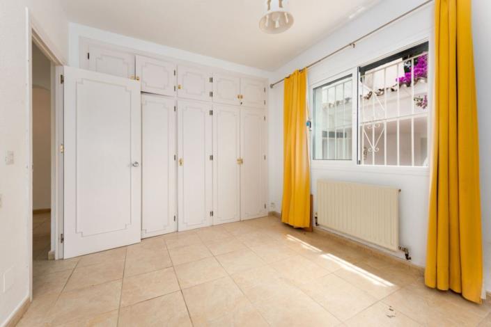 Image No.21-3 Bed Villa / Detached for sale