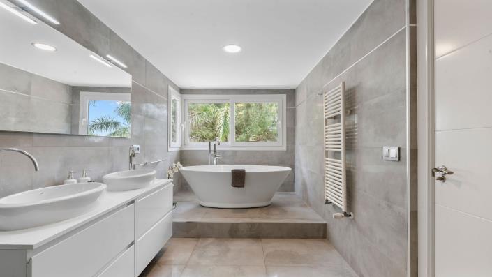 Image No.40-7 Bed Villa for sale