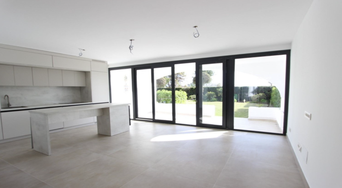 Image No.2-4 Bed Townhouse for sale