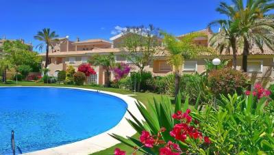 1 - La Duquesa, Townhouse