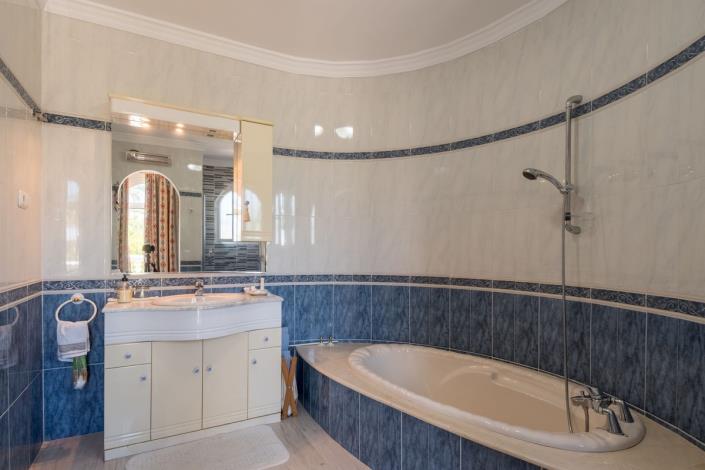 Image No.20-5 Bed Villa for sale