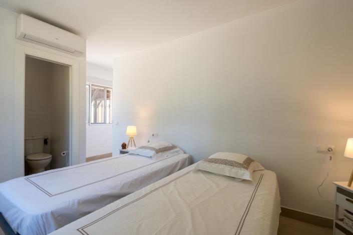 Image No.55-5 Bed Villa for sale