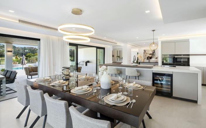 Image No.7-Villa de 5 chambres à vendre à Nueva Andalucia