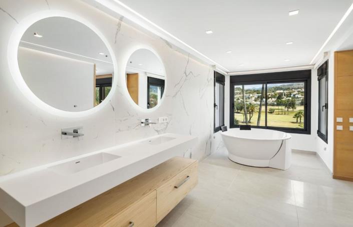 Image No.11-Villa de 5 chambres à vendre à Nueva Andalucia