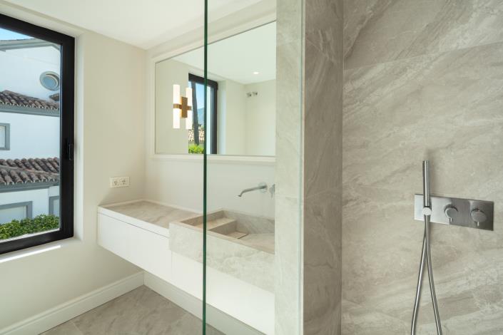 Image No.40-Villa de 5 chambres à vendre à Nueva Andalucia