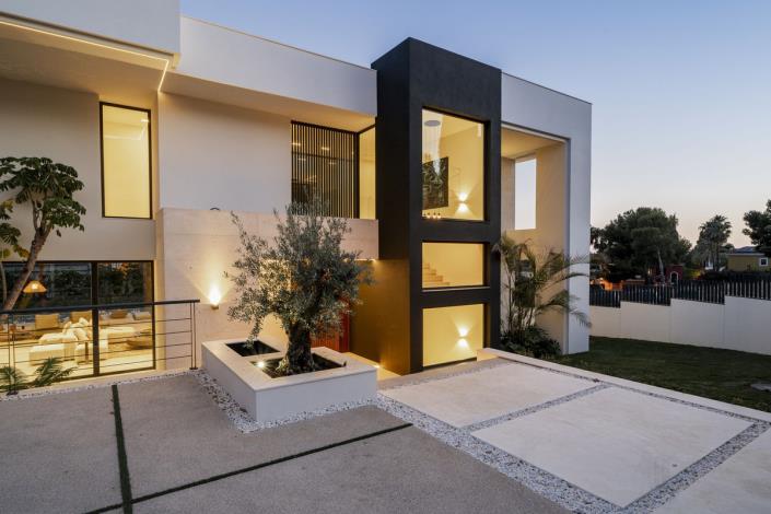 Image No.2-Villa de 5 chambres à vendre à Nueva Andalucia