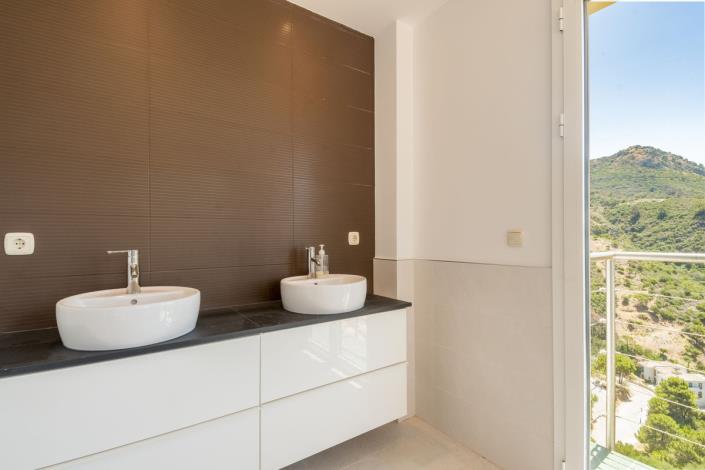 Image No.12-4 Bed Villa for sale