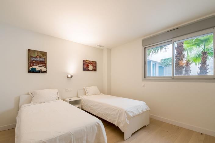 Image No.11-3 Bed Apartment for sale