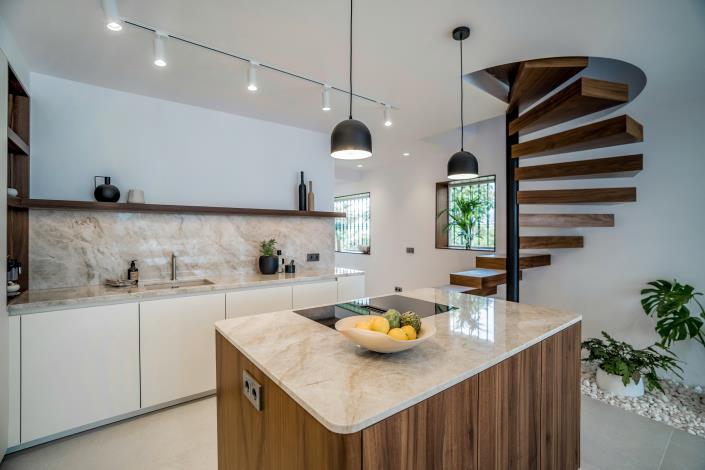 Image No.8-4 Bed Townhouse for sale