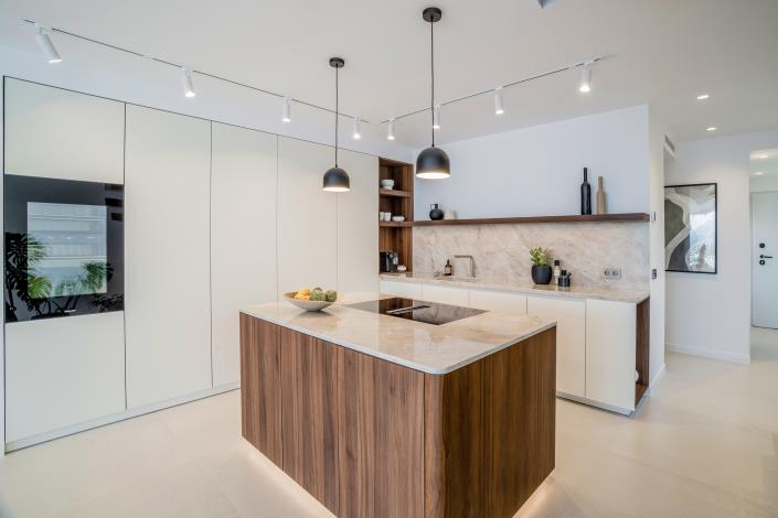 Image No.15-4 Bed Townhouse for sale