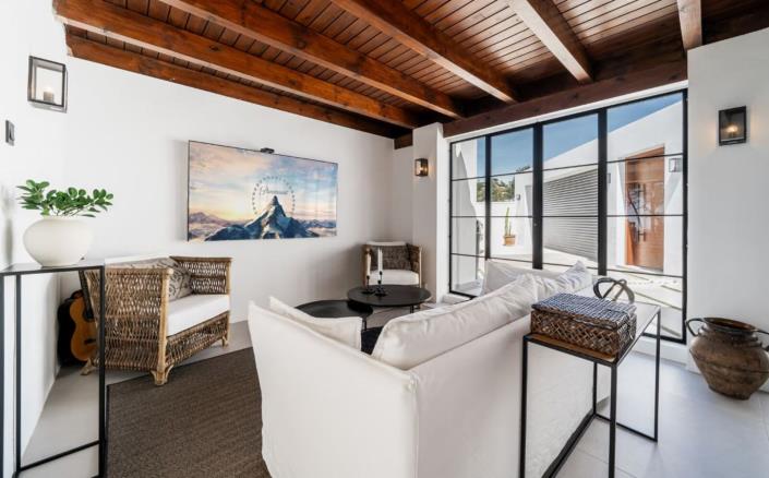 Image No.10-4 Bed Villa for sale