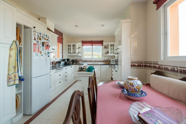 Image No.14-3 Bed Apartment for sale