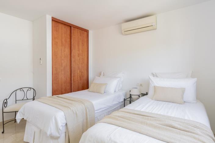 Image No.5-Maison / Villa de 4 chambres à vendre à Estepona