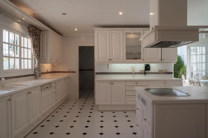 Image No.9-4 Bed Villa for sale