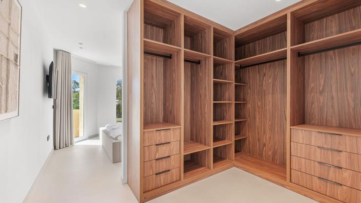 Image No.13-3 Bed Townhouse for sale