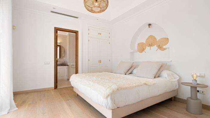 Image No.34-6 Bed Villa for sale